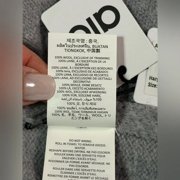 NEW Alo Yoga Oversized Merino Wool Scarf Hazy Heather Grey NWT - Picture 7 of 8